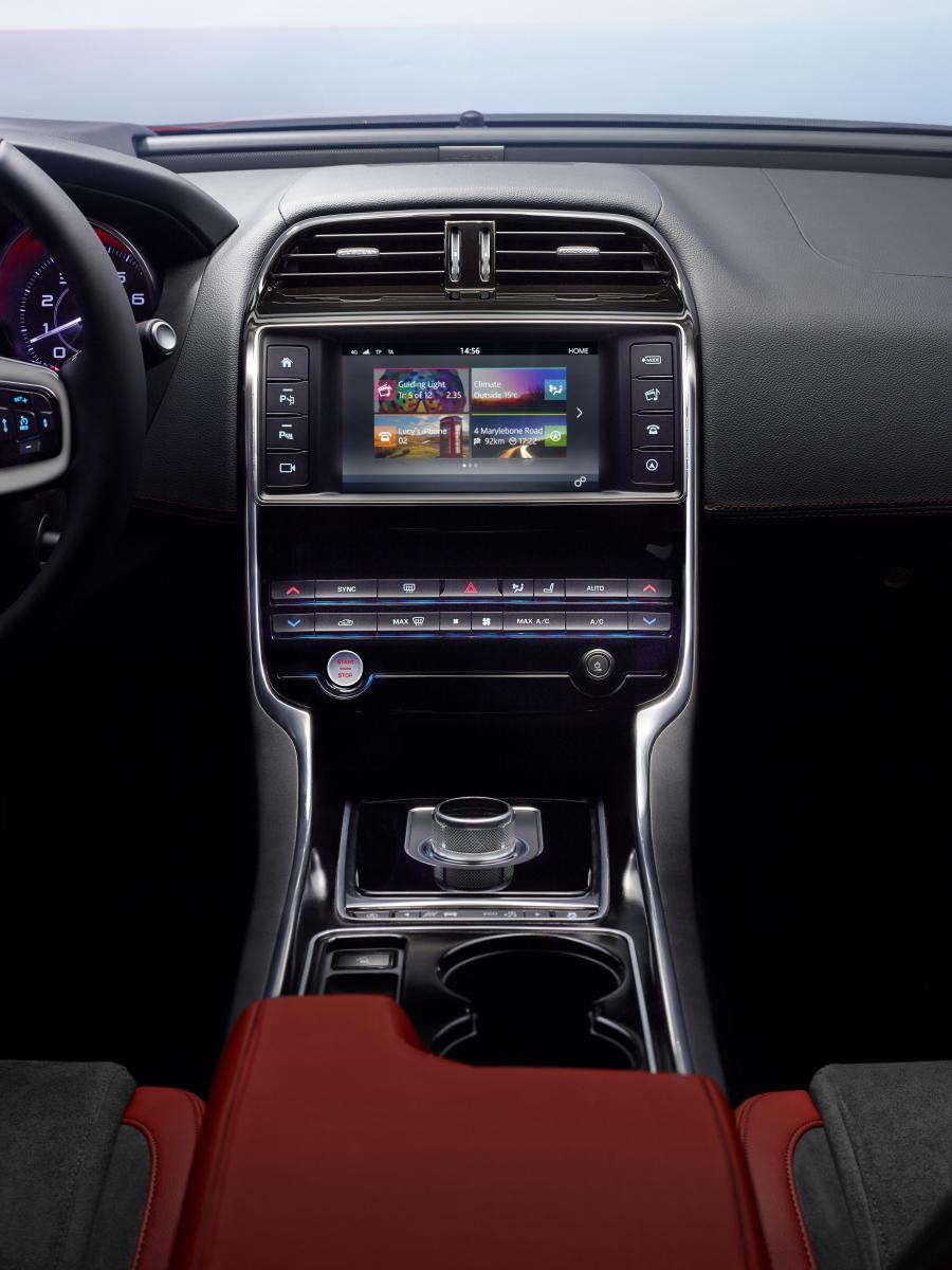  Jaguar XE S 2015 года  (фото 25 из 49)